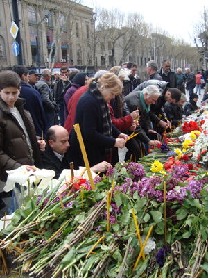 People at the 9 April Memorial, Lighting the Candels. Photo by Vusula Alibayli